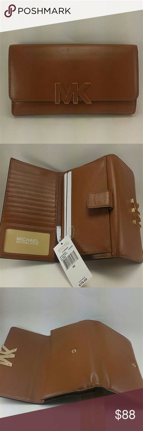 michael kors wallet luggage color.